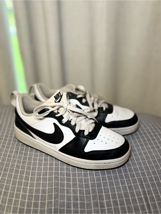 Nike Other - Nike Youth Sneakers - Beige and White